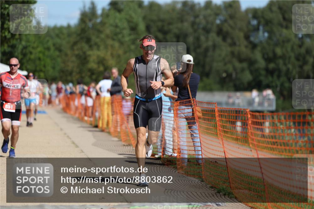 07.09.2025 - 19. Norderstedt Triathlon Michael Strokosch http://msf.ph/oto/8803862 07.09.2025 12:35:31 Laufen 151, 845, 851 meine-sportfotos.de