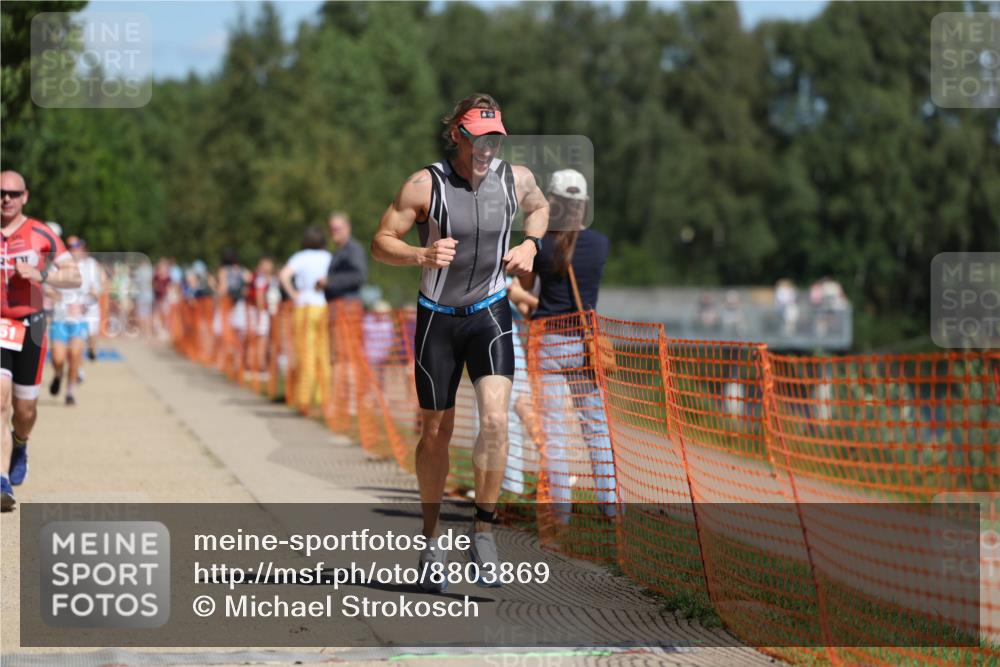 07.09.2025 - 19. Norderstedt Triathlon Michael Strokosch http://msf.ph/oto/8803869 07.09.2025 12:35:31 Laufen 151, 845, 851 meine-sportfotos.de