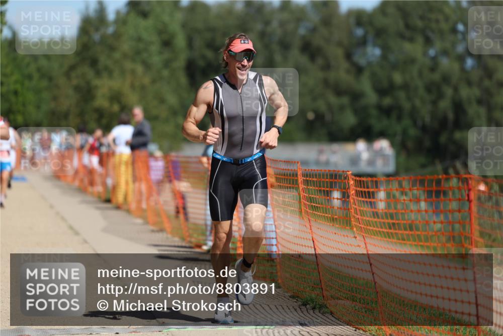 07.09.2025 - 19. Norderstedt Triathlon Michael Strokosch http://msf.ph/oto/8803891 07.09.2025 12:35:32 Laufen 151, 851 meine-sportfotos.de