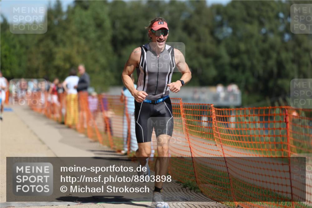 07.09.2025 - 19. Norderstedt Triathlon Michael Strokosch http://msf.ph/oto/8803898 07.09.2025 12:35:32 Laufen 151, 851 meine-sportfotos.de
