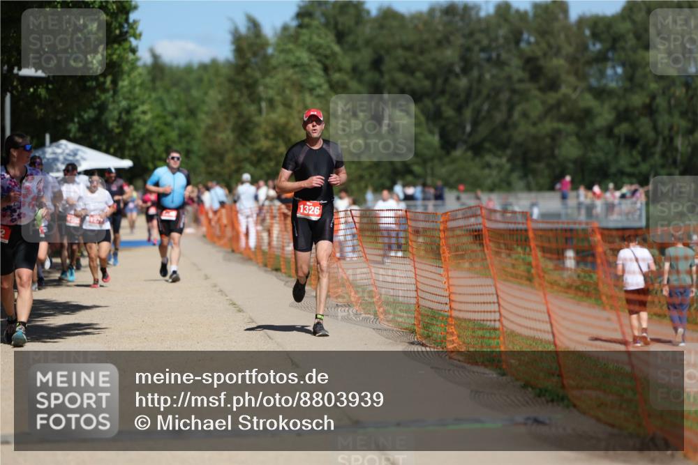 07.09.2025 - 19. Norderstedt Triathlon Michael Strokosch http://msf.ph/oto/8803939 07.09.2025 13:13:38 Laufen 302, 745, 780, 1326 meine-sportfotos.de