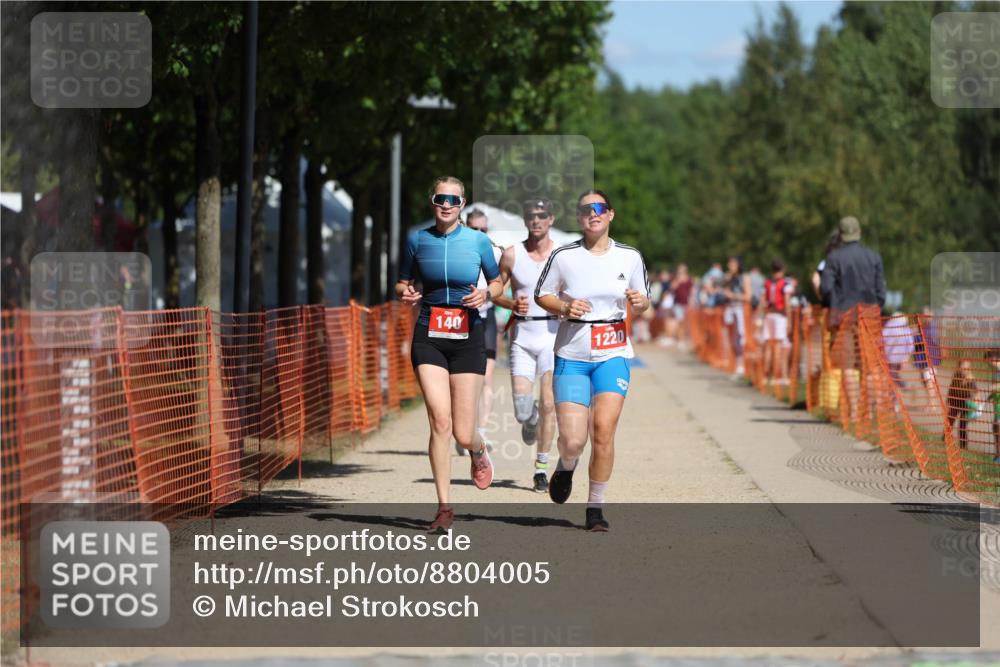 07.09.2025 - 19. Norderstedt Triathlon Michael Strokosch http://msf.ph/oto/8804005 07.09.2025 12:35:38 Laufen 140, 697, 737, 851, 1220 meine-sportfotos.de