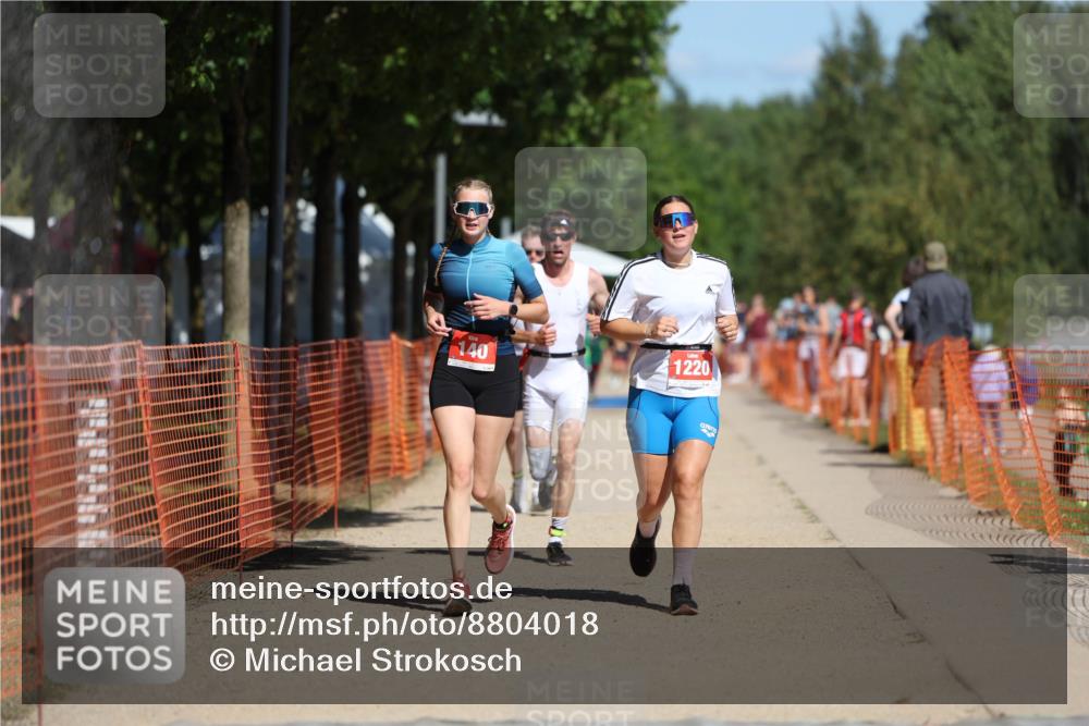 07.09.2025 - 19. Norderstedt Triathlon Michael Strokosch http://msf.ph/oto/8804018 07.09.2025 12:35:39 Laufen 140, 697, 737, 851, 1220 meine-sportfotos.de