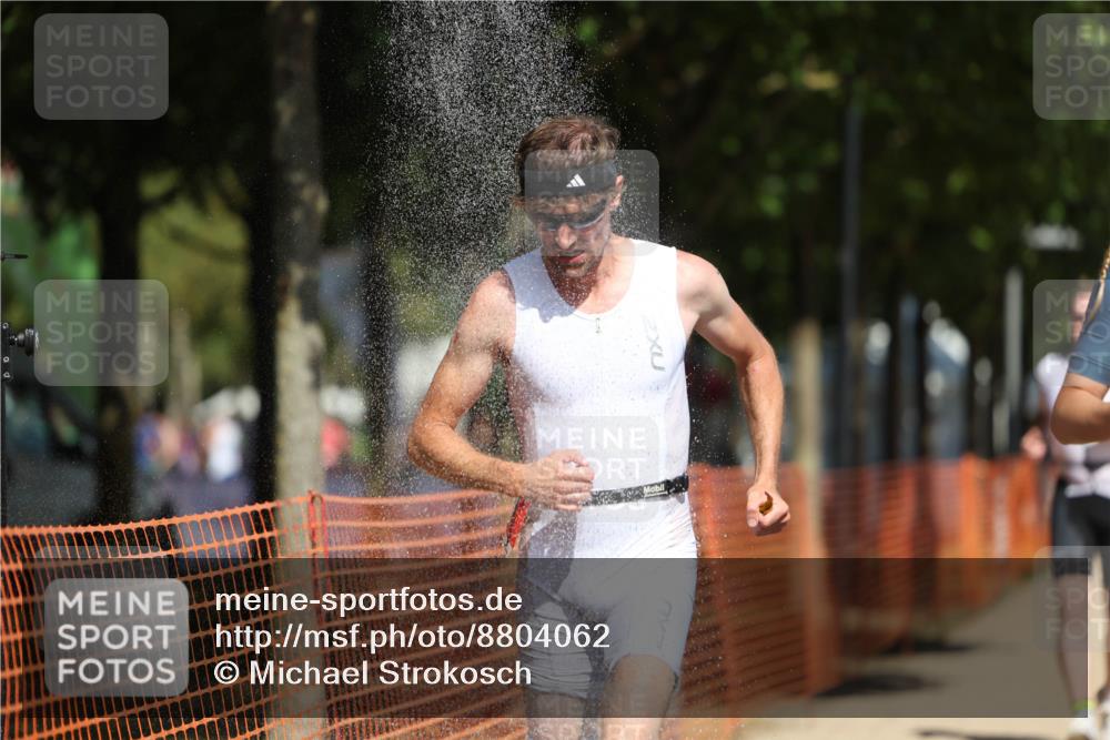 07.09.2025 - 19. Norderstedt Triathlon Michael Strokosch http://msf.ph/oto/8804062 07.09.2025 12:35:43 Laufen 140, 697, 737, 1220 meine-sportfotos.de