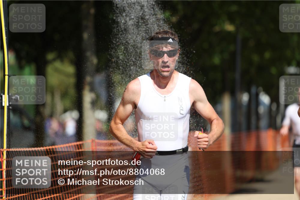 07.09.2025 - 19. Norderstedt Triathlon Michael Strokosch http://msf.ph/oto/8804068 07.09.2025 12:35:43 Laufen 140, 697, 737, 1220 meine-sportfotos.de