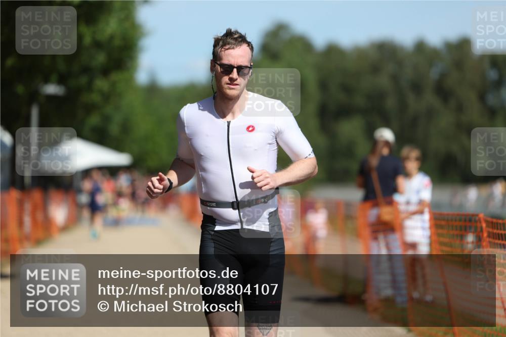 07.09.2025 - 19. Norderstedt Triathlon Michael Strokosch http://msf.ph/oto/8804107 07.09.2025 12:35:47 Laufen 697, 737 meine-sportfotos.de