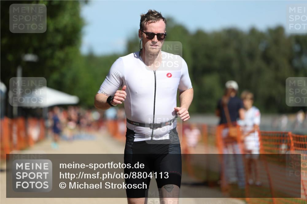 07.09.2025 - 19. Norderstedt Triathlon Michael Strokosch http://msf.ph/oto/8804113 07.09.2025 12:35:47 Laufen 697, 737 meine-sportfotos.de