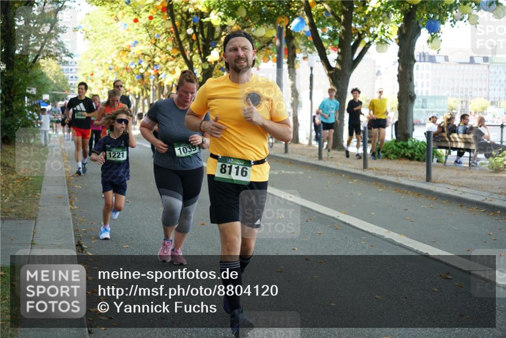 07.09.2025 - BARMER Alsterlauf Yannick Fuchs http://msf.ph/oto/8804120 07.09.2025 11:52:25 Laufen 1221, 1039, 8116 meine-sportfotos.de