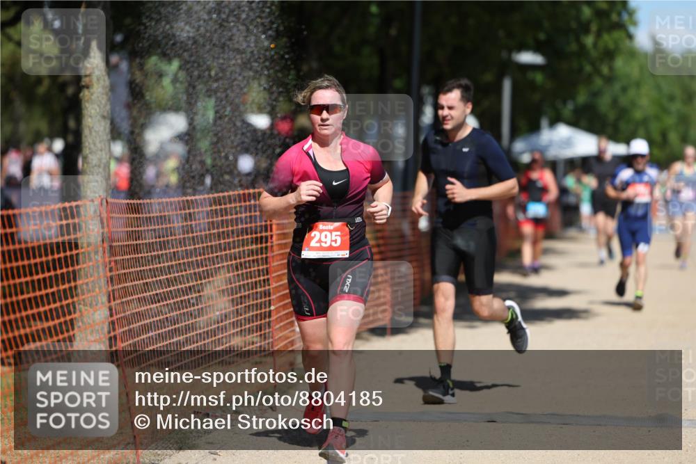 07.09.2025 - 19. Norderstedt Triathlon Michael Strokosch http://msf.ph/oto/8804185 07.09.2025 13:13:59 Laufen 171, 295, 1376 meine-sportfotos.de