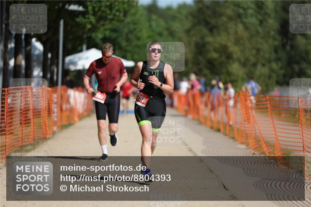 07.09.2025 - 19. Norderstedt Triathlon Michael Strokosch http://msf.ph/oto/8804393 07.09.2025 12:06:21 Laufen 280, 1258 meine-sportfotos.de