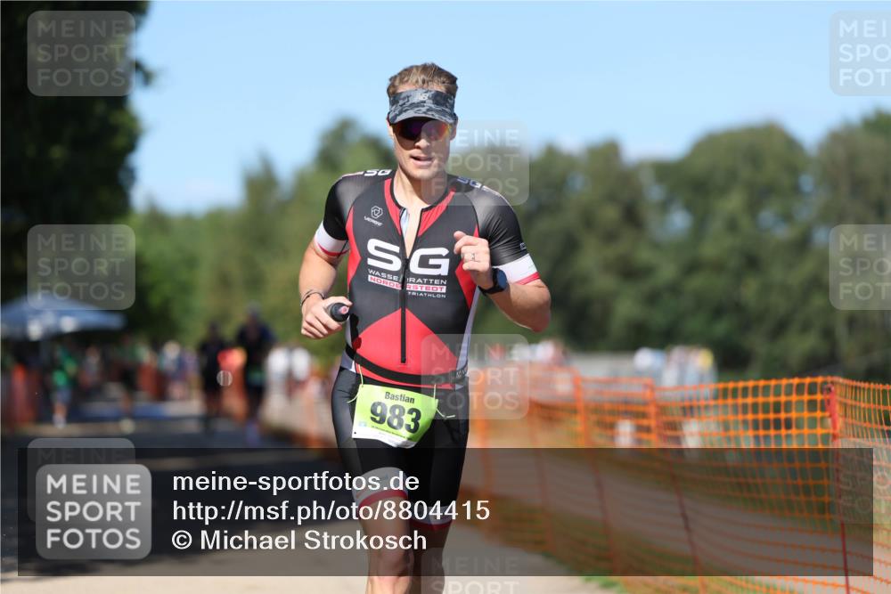 07.09.2025 - 19. Norderstedt Triathlon Michael Strokosch http://msf.ph/oto/8804415 07.09.2025 14:57:24 Laufen 980, 983 meine-sportfotos.de