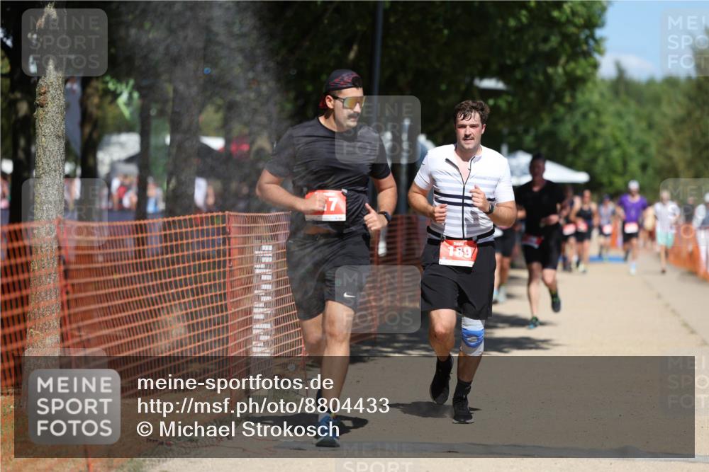 07.09.2025 - 19. Norderstedt Triathlon Michael Strokosch http://msf.ph/oto/8804433 07.09.2025 13:14:19 Laufen 189, 706, 717 meine-sportfotos.de
