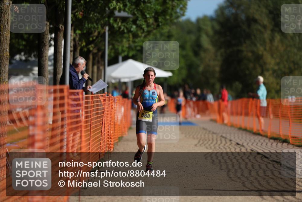 07.09.2025 - 19. Norderstedt Triathlon Michael Strokosch http://msf.ph/oto/8804484 07.09.2025 09:44:08 Laufen 587, 588 meine-sportfotos.de