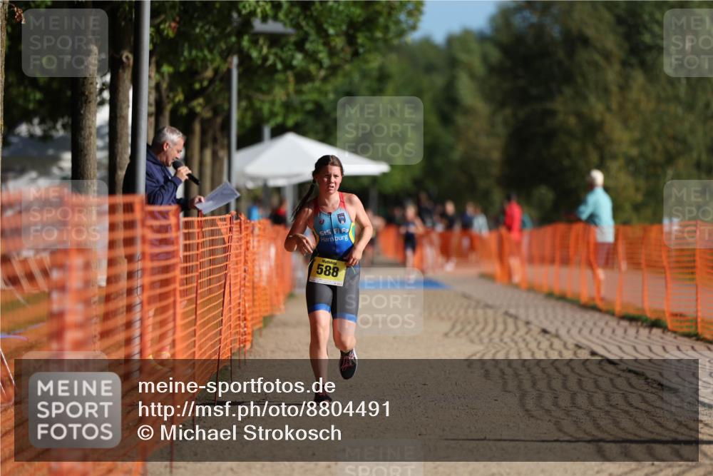 07.09.2025 - 19. Norderstedt Triathlon Michael Strokosch http://msf.ph/oto/8804491 07.09.2025 09:44:08 Laufen 587, 588 meine-sportfotos.de