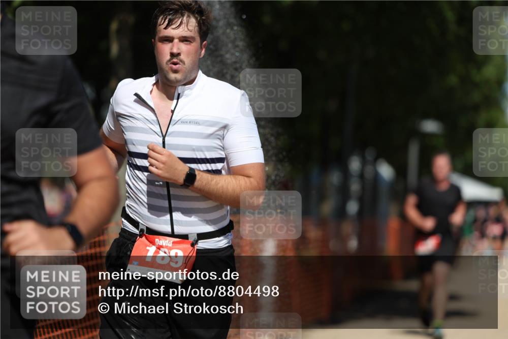 07.09.2025 - 19. Norderstedt Triathlon Michael Strokosch http://msf.ph/oto/8804498 07.09.2025 13:14:22 Laufen 189, 219, 706, 717 meine-sportfotos.de