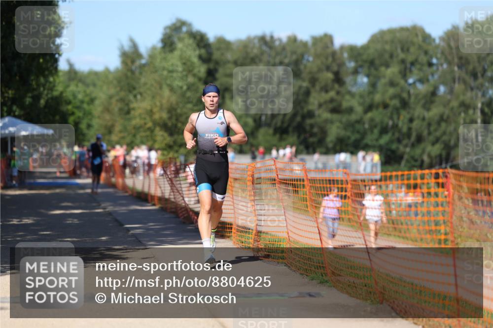 07.09.2025 - 19. Norderstedt Triathlon Michael Strokosch http://msf.ph/oto/8804625 07.09.2025 14:57:48 Laufen 992 meine-sportfotos.de
