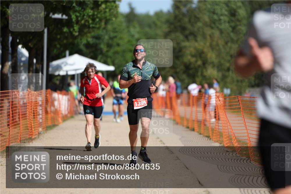 07.09.2025 - 19. Norderstedt Triathlon Michael Strokosch http://msf.ph/oto/8804635 07.09.2025 12:06:37 Laufen 801, 1229, 1395 meine-sportfotos.de