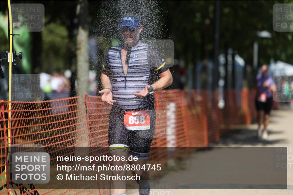 07.09.2025 - 19. Norderstedt Triathlon Michael Strokosch http://msf.ph/oto/8804745 07.09.2025 13:14:41 Laufen 176, 224, 852, 858 meine-sportfotos.de