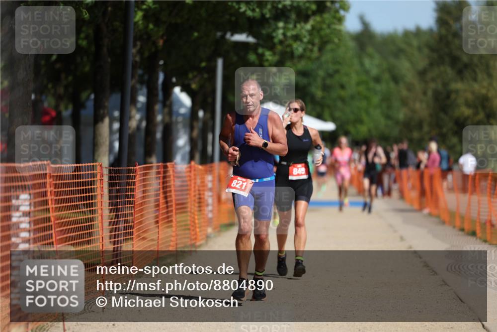 07.09.2025 - 19. Norderstedt Triathlon Michael Strokosch http://msf.ph/oto/8804890 07.09.2025 12:07:11 Laufen 821, 845 meine-sportfotos.de