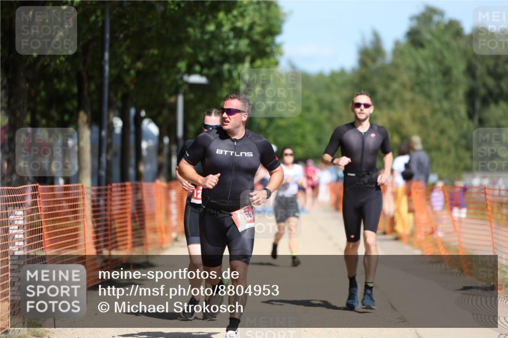 07.09.2025 - 19. Norderstedt Triathlon Michael Strokosch http://msf.ph/oto/8804953 07.09.2025 12:37:05 Laufen 253, 260, 738, 1244 meine-sportfotos.de