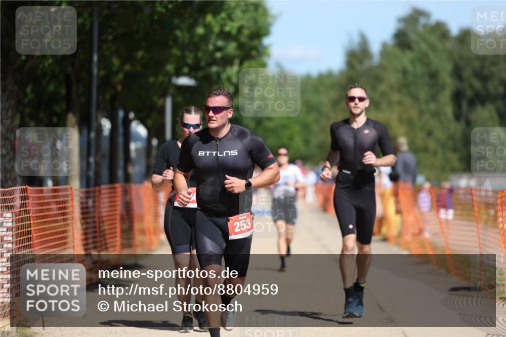 07.09.2025 - 19. Norderstedt Triathlon Michael Strokosch http://msf.ph/oto/8804959 07.09.2025 12:37:05 Laufen 253, 260, 738, 1244 meine-sportfotos.de