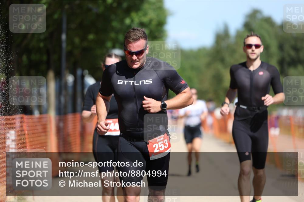 07.09.2025 - 19. Norderstedt Triathlon Michael Strokosch http://msf.ph/oto/8804994 07.09.2025 12:37:07 Laufen 253, 260, 280, 738, 861, 1244 meine-sportfotos.de