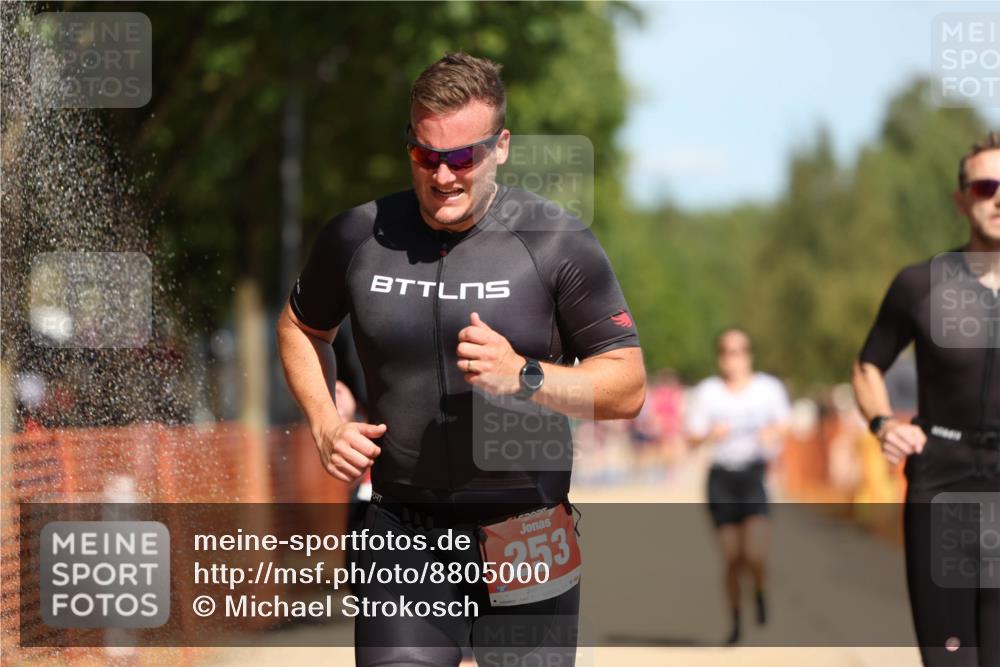 07.09.2025 - 19. Norderstedt Triathlon Michael Strokosch http://msf.ph/oto/8805000 07.09.2025 12:37:07 Laufen 253, 260, 280, 738, 861, 1244 meine-sportfotos.de