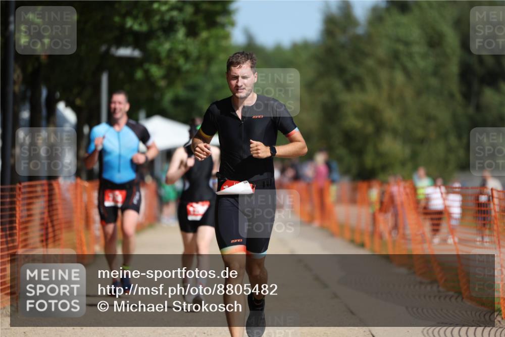 07.09.2025 - 19. Norderstedt Triathlon Michael Strokosch http://msf.ph/oto/8805482 07.09.2025 12:08:00 Laufen 734, 1223, 1288 meine-sportfotos.de