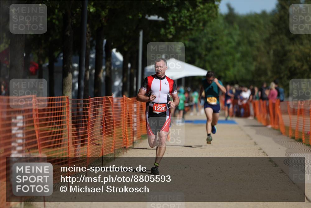 07.09.2025 - 19. Norderstedt Triathlon Michael Strokosch http://msf.ph/oto/8805593 07.09.2025 12:08:15 Laufen 1210, 1236 meine-sportfotos.de