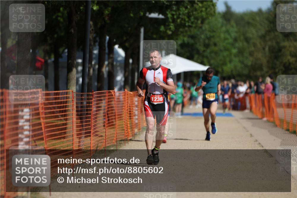 07.09.2025 - 19. Norderstedt Triathlon Michael Strokosch http://msf.ph/oto/8805602 07.09.2025 12:08:15 Laufen 1210, 1236 meine-sportfotos.de