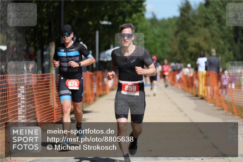 07.09.2025 - 19. Norderstedt Triathlon Michael Strokosch http://msf.ph/oto/8805638 07.09.2025 12:38:00 Laufen 302, 824, 859 meine-sportfotos.de