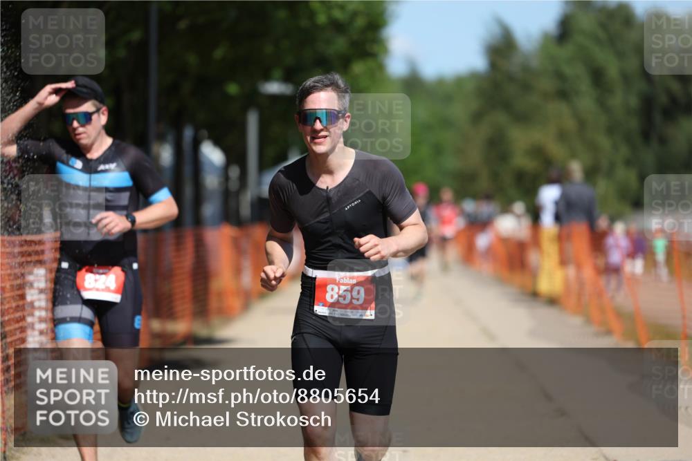 07.09.2025 - 19. Norderstedt Triathlon Michael Strokosch http://msf.ph/oto/8805654 07.09.2025 12:38:01 Laufen 302, 824, 859 meine-sportfotos.de