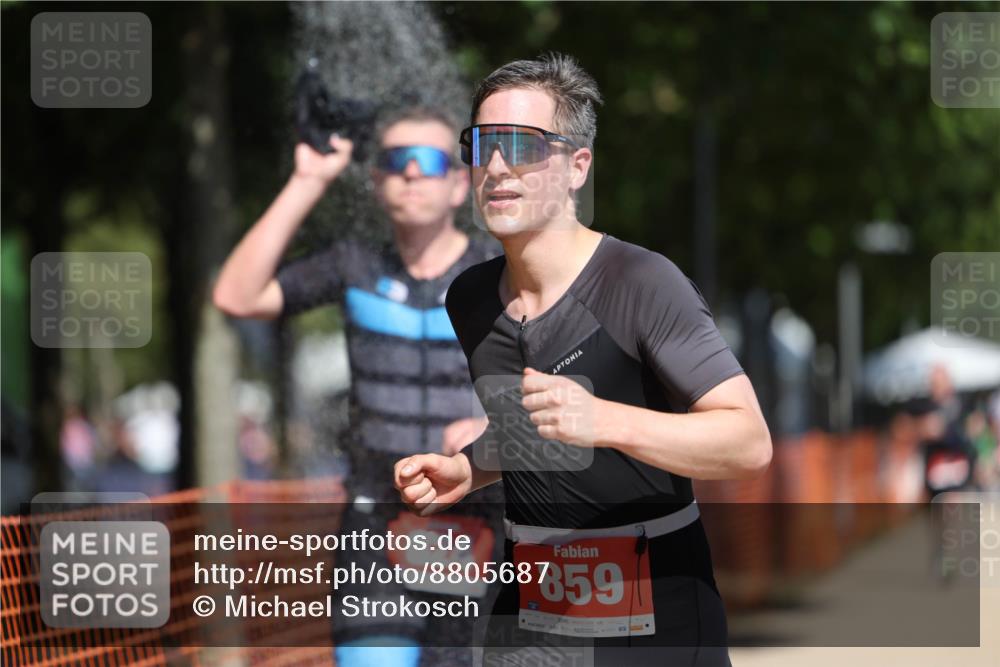 07.09.2025 - 19. Norderstedt Triathlon Michael Strokosch http://msf.ph/oto/8805687 07.09.2025 12:38:03 Laufen 136, 202, 302, 824, 859 meine-sportfotos.de