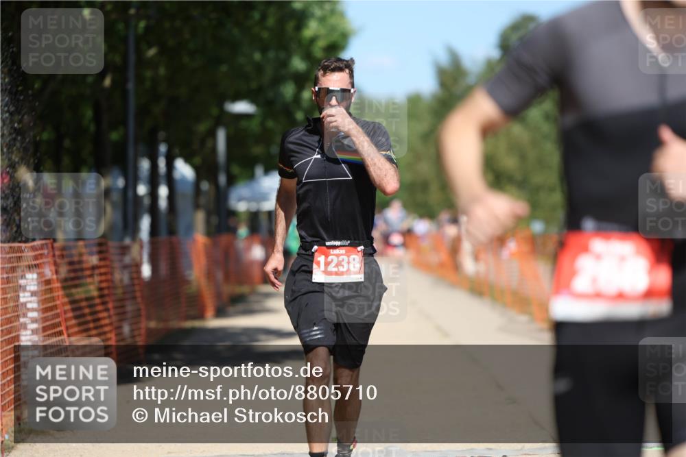 07.09.2025 - 19. Norderstedt Triathlon Michael Strokosch http://msf.ph/oto/8805710 07.09.2025 13:16:30 Laufen 265, 266, 1238 meine-sportfotos.de