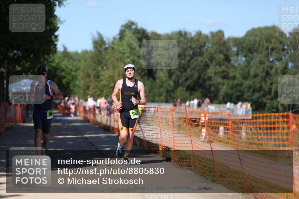 07.09.2025 - 19. Norderstedt Triathlon Michael Strokosch http://msf.ph/oto/8805830 07.09.2025 15:00:15 Laufen 963, 999 meine-sportfotos.de