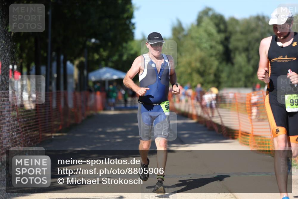 07.09.2025 - 19. Norderstedt Triathlon Michael Strokosch http://msf.ph/oto/8805906 07.09.2025 15:00:18 Laufen 963, 999 meine-sportfotos.de