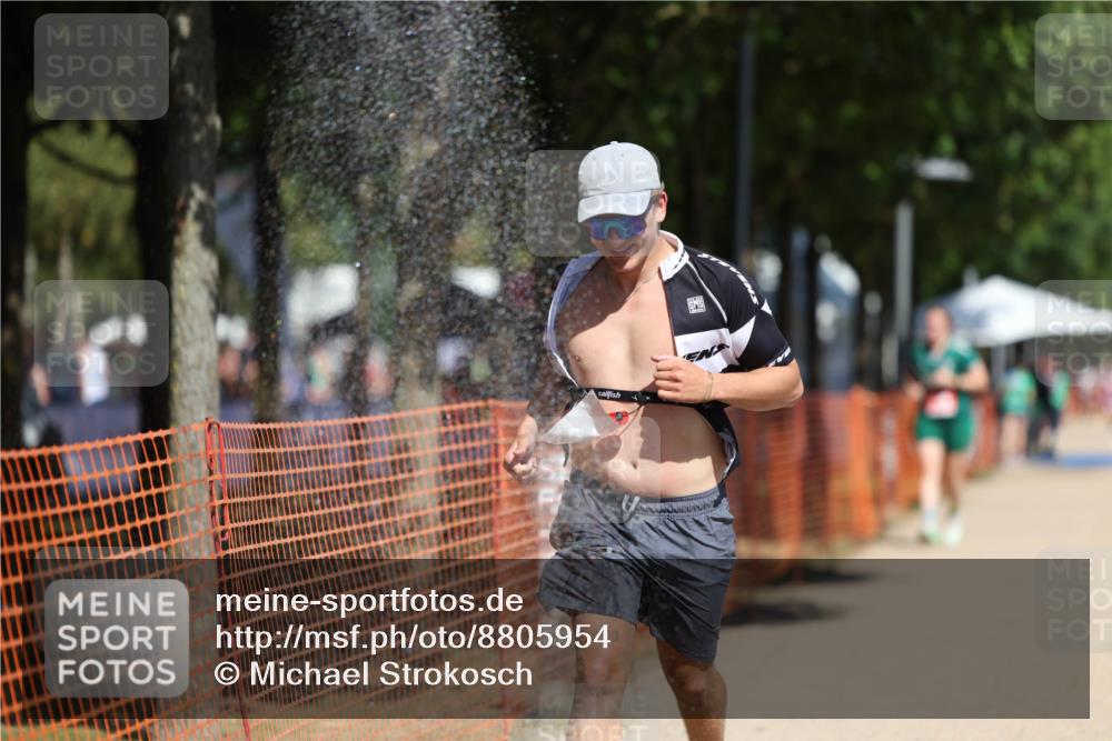 07.09.2025 - 19. Norderstedt Triathlon Michael Strokosch http://msf.ph/oto/8805954 07.09.2025 12:38:26 Laufen 715, 720, 1224 meine-sportfotos.de