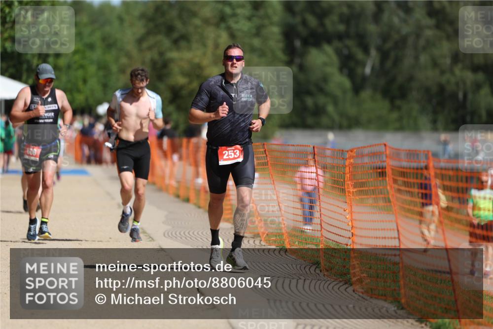 07.09.2025 - 19. Norderstedt Triathlon Michael Strokosch http://msf.ph/oto/8806045 07.09.2025 12:08:49 Laufen 185, 253, 806, 1244 meine-sportfotos.de