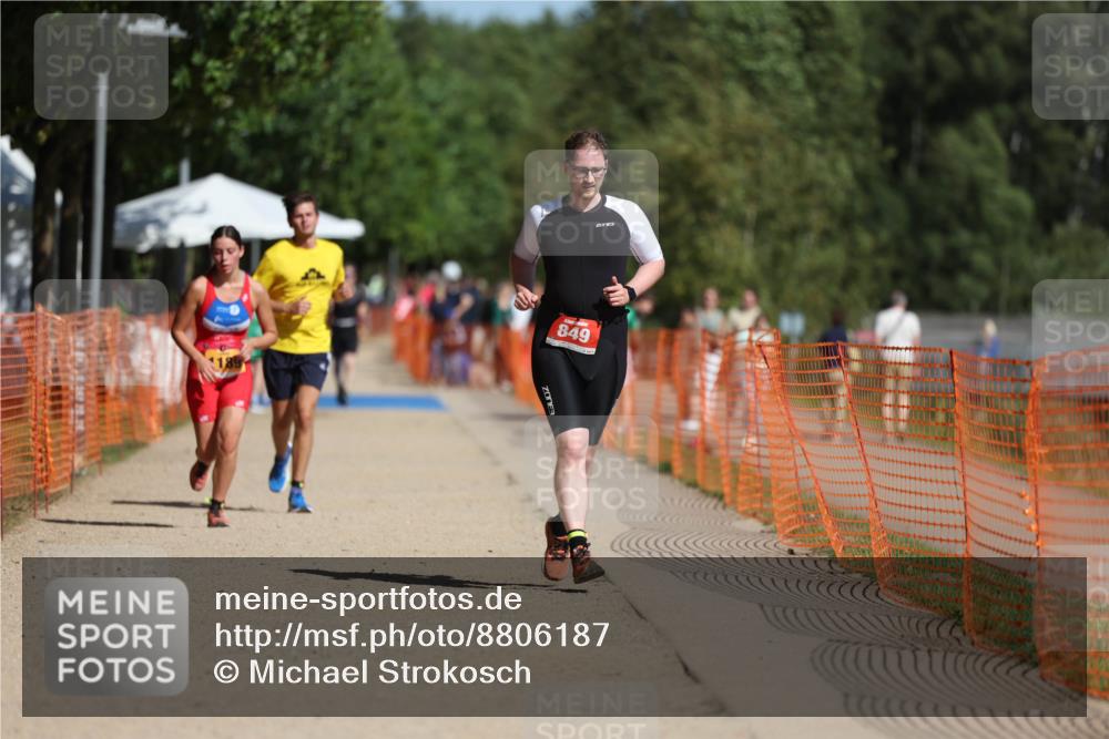 07.09.2025 - 19. Norderstedt Triathlon Michael Strokosch http://msf.ph/oto/8806187 07.09.2025 12:09:12 Laufen 228, 849, 1189 meine-sportfotos.de