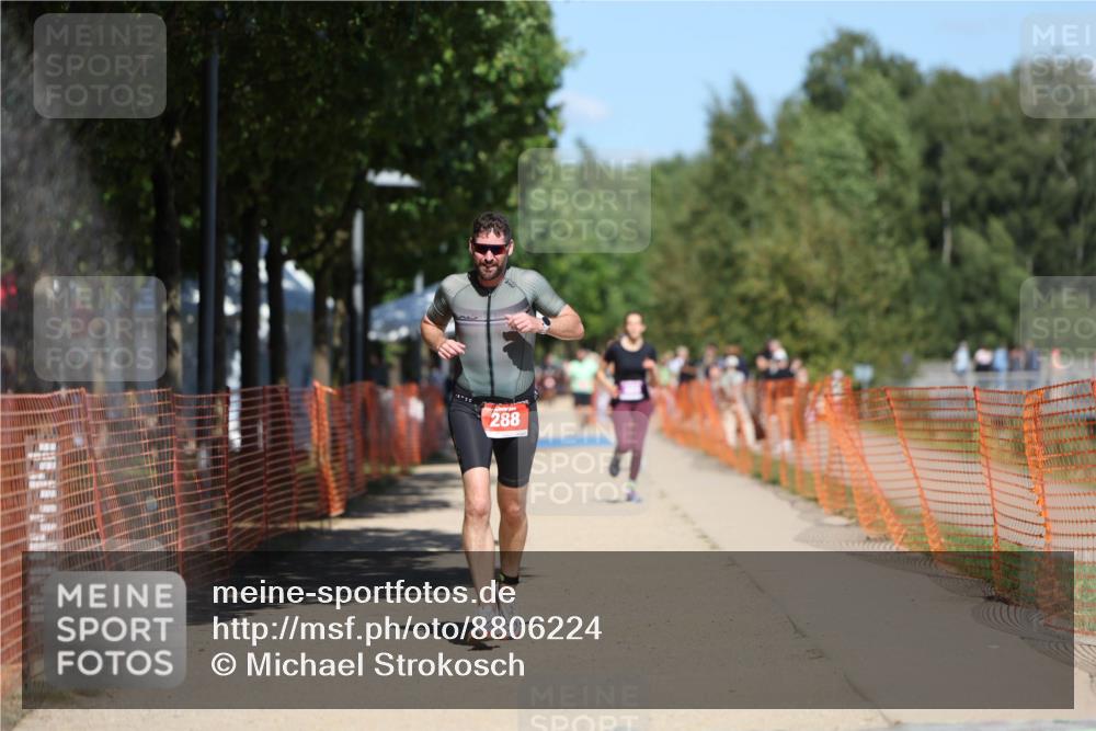 07.09.2025 - 19. Norderstedt Triathlon Michael Strokosch http://msf.ph/oto/8806224 07.09.2025 13:17:24 Laufen 288, 323, 330 meine-sportfotos.de