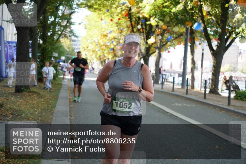 07.09.2025 - BARMER Alsterlauf Yannick Fuchs http://msf.ph/oto/8806235 07.09.2025 11:54:57 Laufen 136, 1052 meine-sportfotos.de