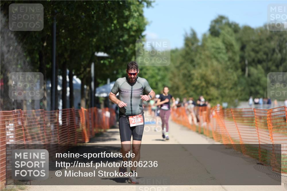 07.09.2025 - 19. Norderstedt Triathlon Michael Strokosch http://msf.ph/oto/8806236 07.09.2025 13:17:25 Laufen 288, 323, 330 meine-sportfotos.de