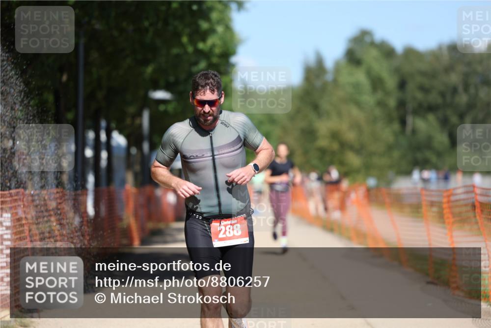 07.09.2025 - 19. Norderstedt Triathlon Michael Strokosch http://msf.ph/oto/8806257 07.09.2025 13:17:26 Laufen 288, 323, 330 meine-sportfotos.de