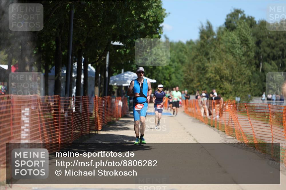 07.09.2025 - 19. Norderstedt Triathlon Michael Strokosch http://msf.ph/oto/8806282 07.09.2025 13:17:33 Laufen 323, 750 meine-sportfotos.de