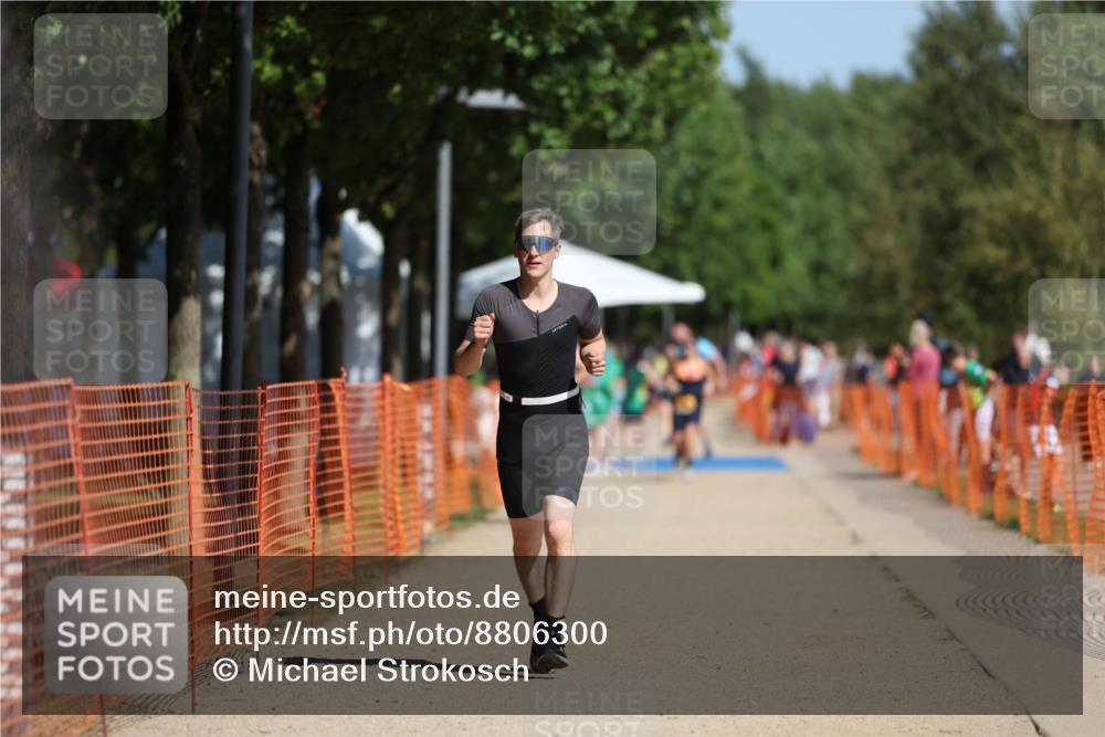 07.09.2025 - 19. Norderstedt Triathlon Michael Strokosch http://msf.ph/oto/8806300 07.09.2025 12:09:30 Laufen 859 meine-sportfotos.de