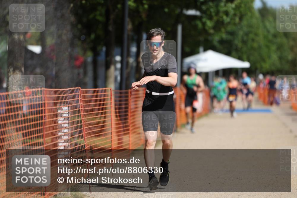 07.09.2025 - 19. Norderstedt Triathlon Michael Strokosch http://msf.ph/oto/8806330 07.09.2025 12:09:32 Laufen 859, 1383 meine-sportfotos.de