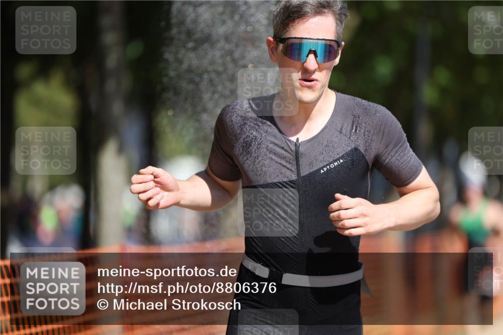 07.09.2025 - 19. Norderstedt Triathlon Michael Strokosch http://msf.ph/oto/8806376 07.09.2025 12:09:36 Laufen 859, 1383 meine-sportfotos.de