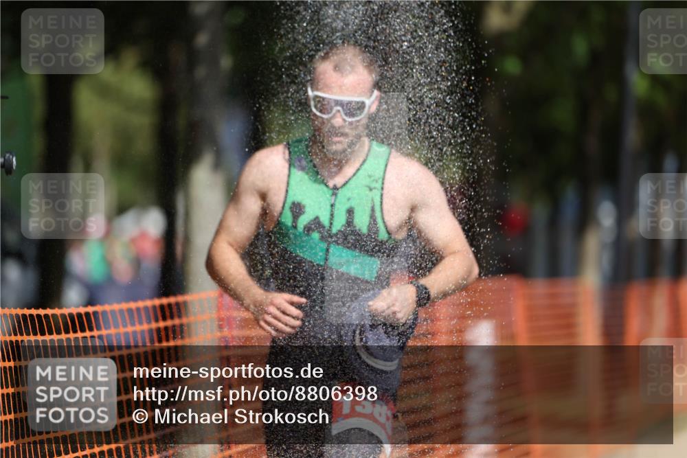 07.09.2025 - 19. Norderstedt Triathlon Michael Strokosch http://msf.ph/oto/8806398 07.09.2025 12:09:40 Laufen 1195, 1383 meine-sportfotos.de