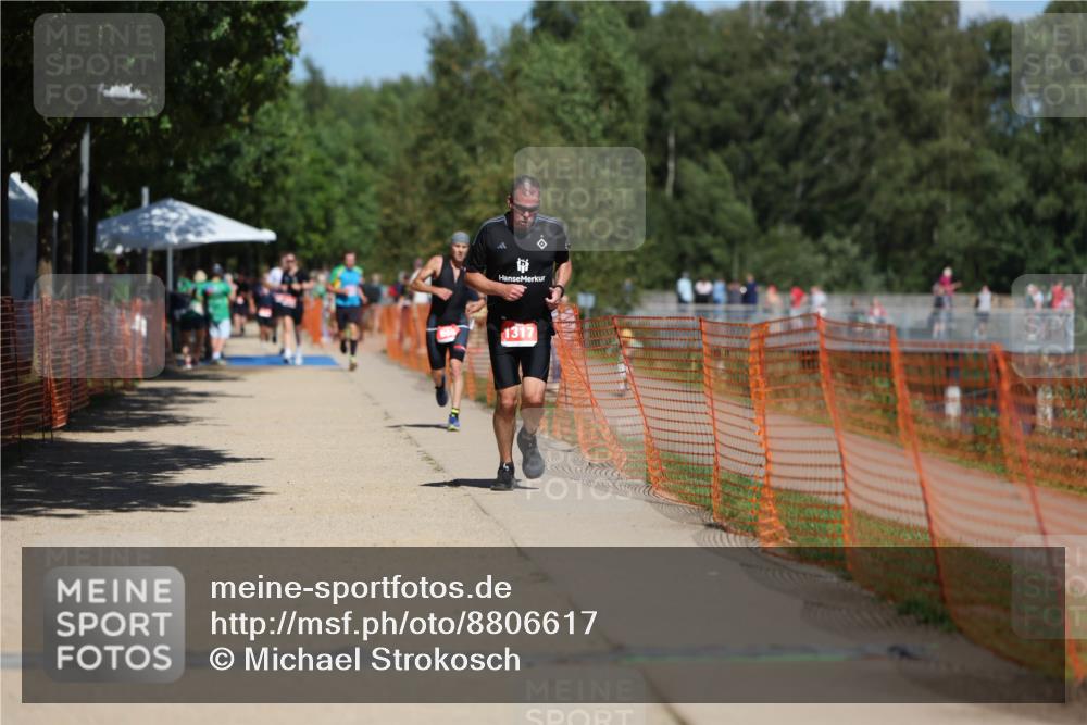 07.09.2025 - 19. Norderstedt Triathlon Michael Strokosch http://msf.ph/oto/8806617 07.09.2025 13:18:13 Laufen 241, 698, 1317 meine-sportfotos.de