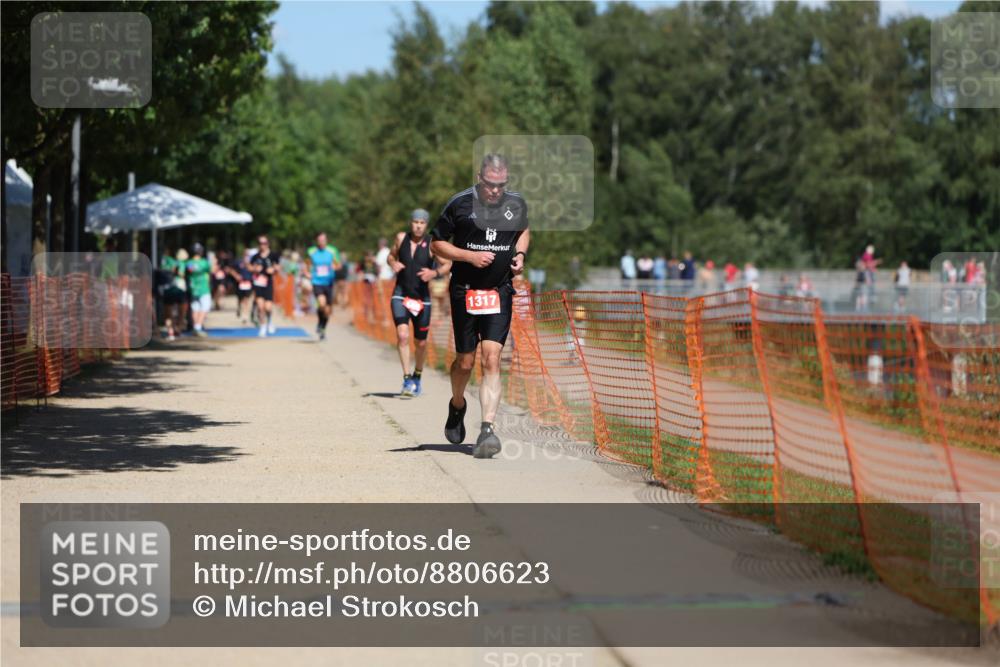 07.09.2025 - 19. Norderstedt Triathlon Michael Strokosch http://msf.ph/oto/8806623 07.09.2025 13:18:13 Laufen 241, 698, 1317 meine-sportfotos.de